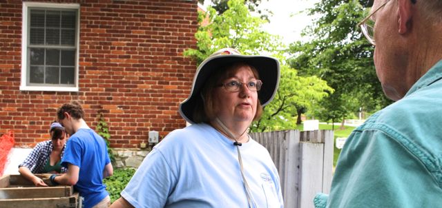 Linda Bickle talking to a visitor to the site of the dig at Sappington House.